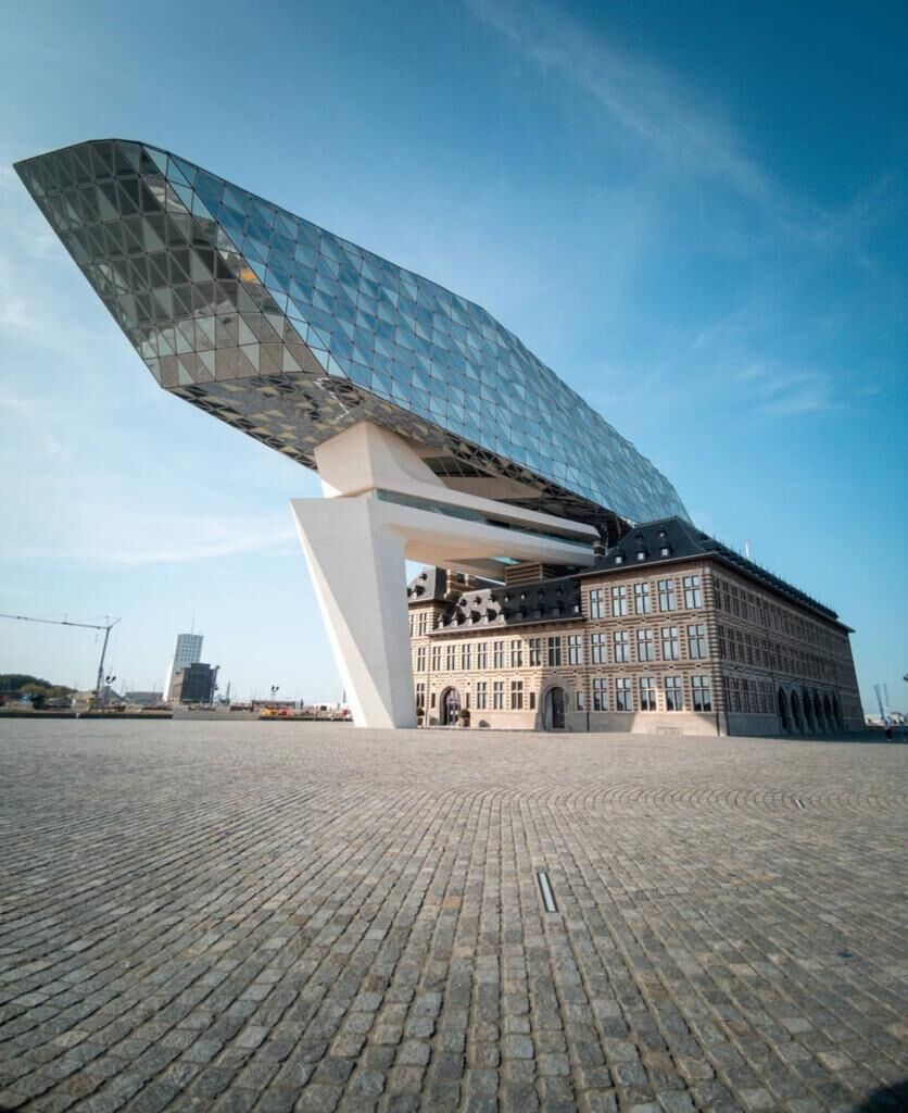 🔝🔝🔝🔝
Antwerp has capacities for handling even the biggest mega-ships. 💯😱
📍 Port of Antwerp
📸 Credit: @bananatrotters
#beligium #tourism #travel #traveler #travelers #coveredtraveler #antwerp #vacation #traveltheworld #takemethere https://t.co/25Sh4GvJ14