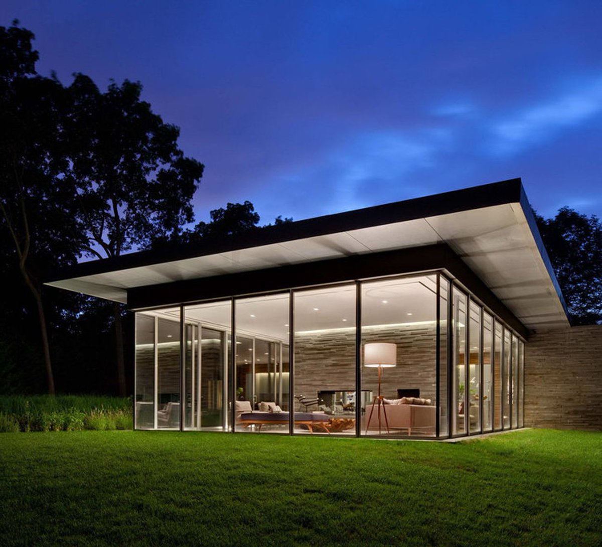 steel_windows's tweet photo. #FridayNightLites At #Optimum, we manufacture in more than just #steel! Our Metro aluminum line is thermally broken and allows for a myriad of #design configurations.
.
#style #build #custom #architecture #architect #OptimumWindow #modern #classic #designer #luxury #SteelWindows https://t.co/ndppEogBPQ
