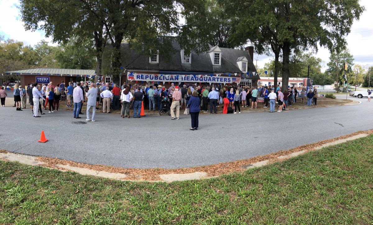 CollinsforGA's tweet photo. HUGE turnout in Columbus! Thank you to @GovMikeHuckabee for joining us! #TrumpDefenderTour https://t.co/ByBeDR6wwQ