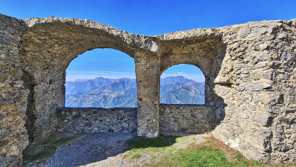 GoinItaly's tweet photo. Beautiful October day to #hike! Mount Avvocata is a classic route with stunning #views over the Gulf of Salerno and the #AmalfiCoast in Southern #Italy. #travel #planning #goinitaly https://t.co/MbMGs2vV7X