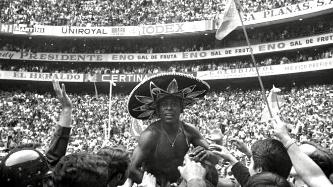 ¡’O Réi’ está de fiesta! Muchas felicidades a @Pele hoy en su cumpleaños 80. ¡Un gusto formar parte de la iniciativa #PelegacyJerseyExchange con @pelegacy10! 🥳🥳
#Pele80 #SoyDePumas https://t.co/eJwamvDgr1
