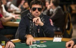 Lola qui nous fait une Teheiura avec un peu plus de réussite 
#KohLanta #KohLantaLes4Terres #KohLanta2020