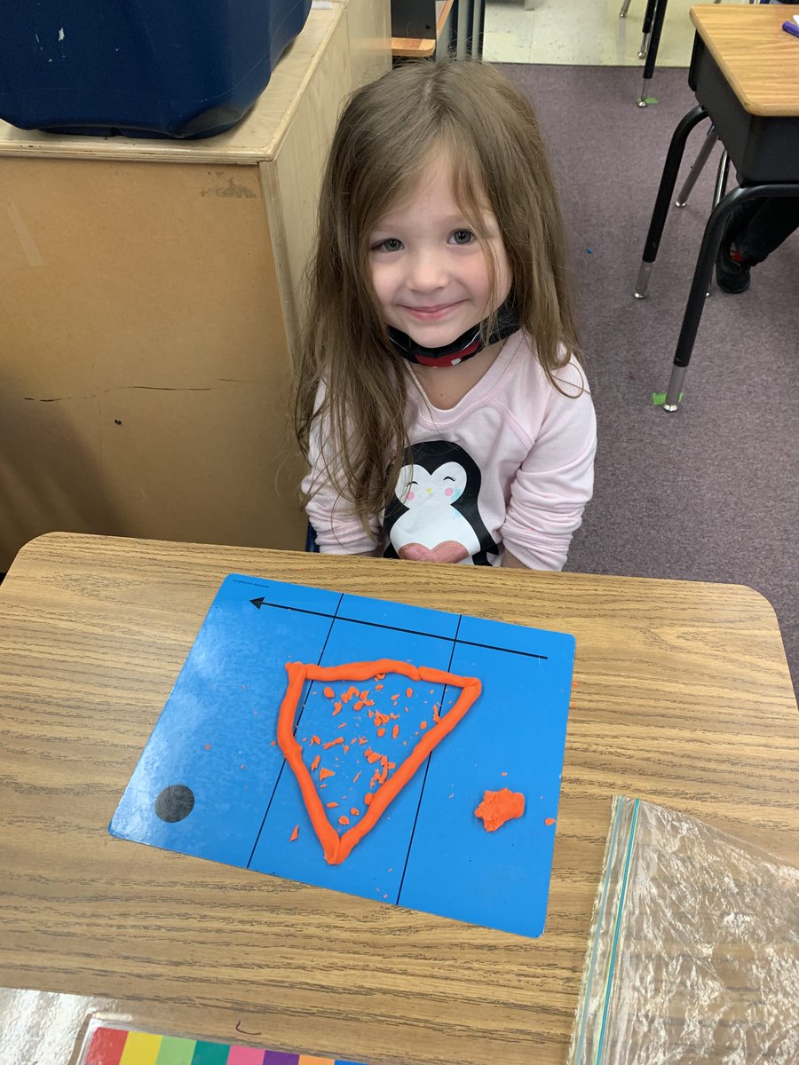Tools_PreKTeach's tweet photo. "Look Mrs. Spencer, I made pepperoni pizza"
#ToolsoftheMind #RememberandReplicate
#PreK https://t.co/RvMMDw0nJ7