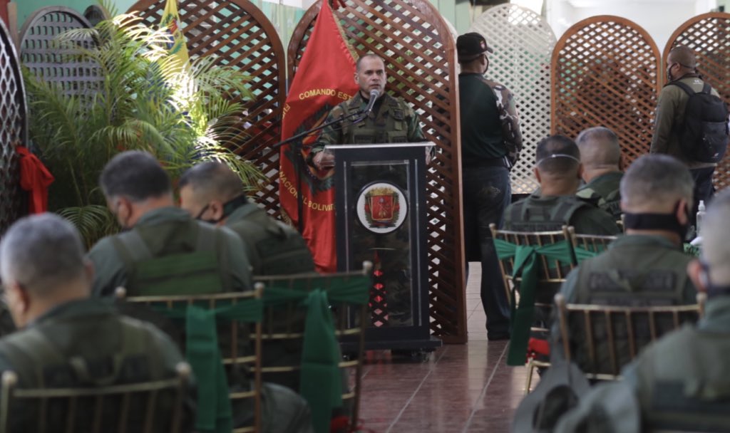 CEOFANBVE's tweet photo. 🇻🇪En reunión operativa, AJ @CeballosIchaso giró instrucciones y escuchó planteamientos por parte de Cmdtes de REDI y ZODI, en aras de consolidar estrategias para el fortalecimiento del Sistema Defensivo Territorial #FANB, en la lucha contra las distintas amenazas a la Nación. https://t.co/FHfQZWror6