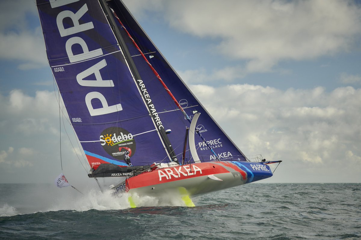 olivierbillion's tweet photo. Le besoin irrésistible de se dégourdir les foils avant la quarantaine #VendeeGlobe #TeamArkeaPaprec https://t.co/A8K8LfY061