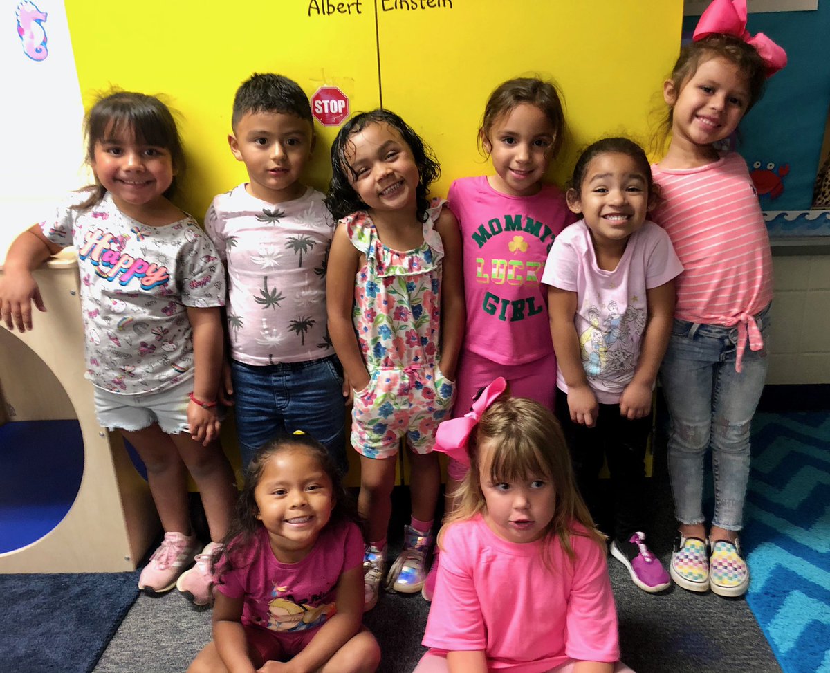 FPSBillieKids's tweet photo. Friday=Battlinโ Billie Football and today we showed support by wearing pink. PINK OUT the Hawks! #FPSPride #BilliePride #TeamPriess @billiesports ๐๐๐ https://t.co/xhYzKY3z47
