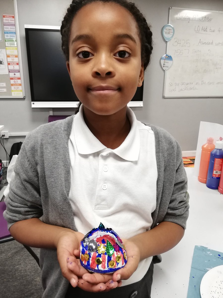LowRoad3N's tweet photo. As promised, here are the final masterpieces - the diva lamps!...All painted and decorated. Looking good if I may say so myself. Well done 4N!!! https://t.co/TD4oRrc5kJ