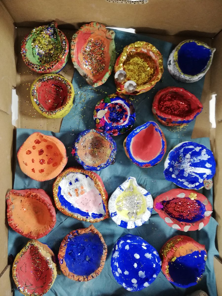 LowRoad3N's tweet photo. As promised, here are the final masterpieces - the diva lamps!...All painted and decorated. Looking good if I may say so myself. Well done 4N!!! https://t.co/TD4oRrc5kJ