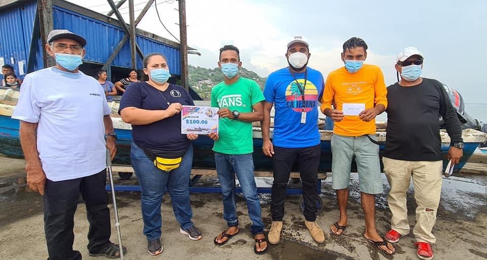Cmigueljimenez's tweet photo. Cómo Alcaldía Municipal, esta tarde patrocinamos la tradicional carrera de lanchas en el mar 2020, otorgando más de $500.00 en premios a los pescadores ganadores. @tcsnoticias @Codigo21GMV @radiolalibertad @noticias4vision https://t.co/Kdu6SikHSy