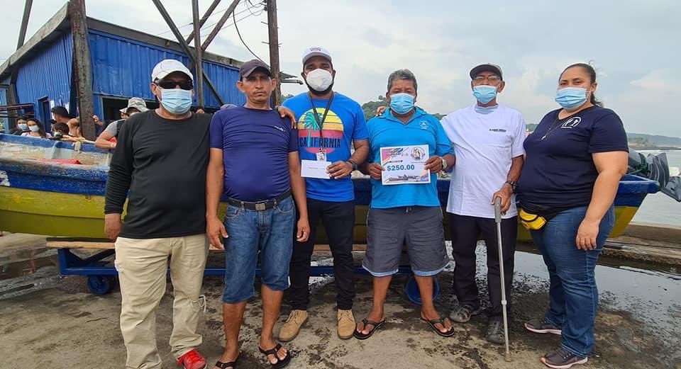 Cmigueljimenez's tweet photo. Cómo Alcaldía Municipal, esta tarde patrocinamos la tradicional carrera de lanchas en el mar 2020, otorgando más de $500.00 en premios a los pescadores ganadores. @tcsnoticias @Codigo21GMV @radiolalibertad @noticias4vision https://t.co/Kdu6SikHSy