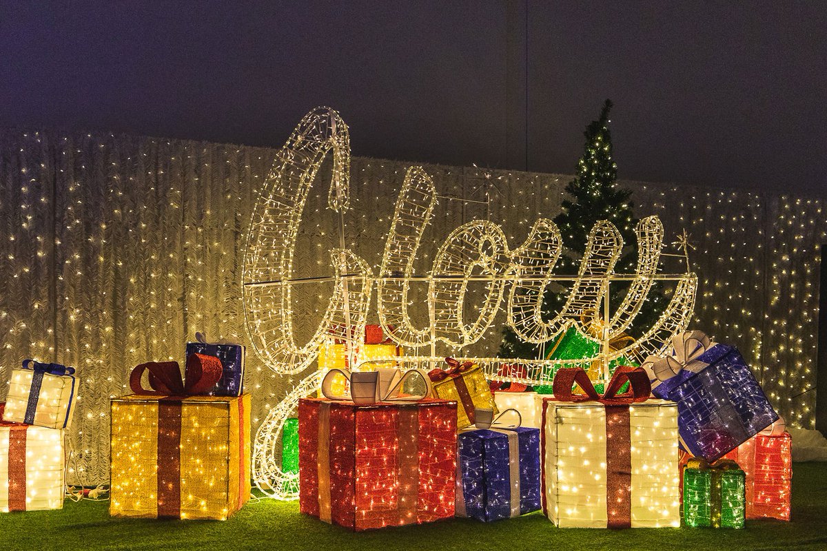 One of the brightest holiday celebrations is coming to #Niagara! 

✨#GlowNiagara is a magical, COVID-friendly, drive-through #Christmas experience with over a million lights.

ON SALE NOW! 40% OFF select tickets: bit.ly/2HqRyJm

Full COVID precautions in effect!