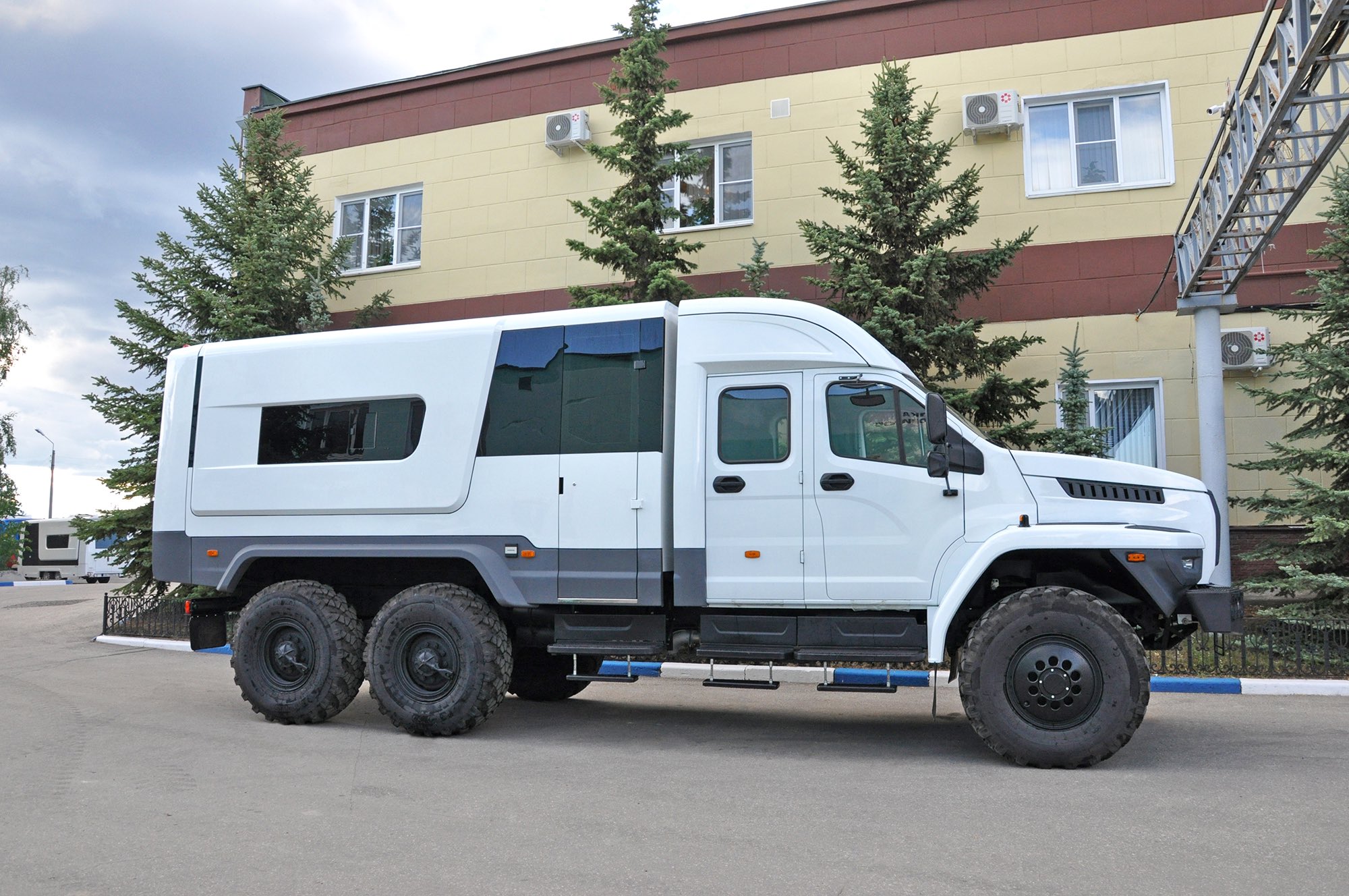 Урал next 6x6