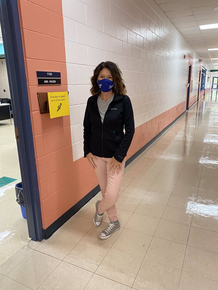 DabneyElem's tweet photo. More pink to show our support at @DabneyElem for Breast Cancer Awareness. @CoachingSandlin @TeresaW_1 @dabneylibrary @sblfrazier @HofflerCarrie https://t.co/pzvpeuXX2n