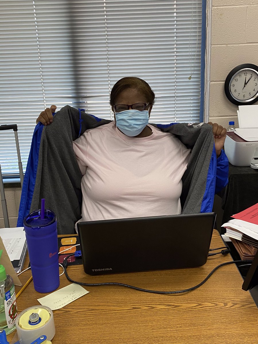 More pink to show our support at <a href="/DabneyElem/">DabneyElemSchool</a> for Breast Cancer Awareness. <a href="/CoachingSandlin/">Dan Sandlin</a> <a href="/TeresaW_1/">Teresa Williams</a> @dabneylibrary <a href="/sblfrazier/">Sherry Frazier</a> <a href="/HofflerCarrie/">Carrie Hoffler</a>