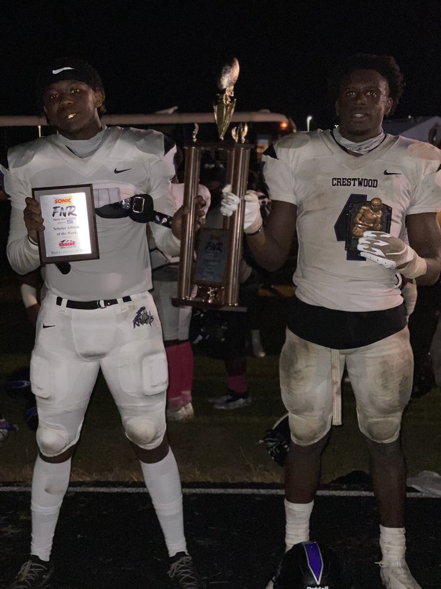 CwoodFootball96's tweet photo. Your Crestwood Knights defeat Lakewood 27-6 to improve to 3-2 (3-2) on the season. #4 (DB) Quinton Harrison was named Player of the game behind 3 interceptions and 2 total TDs. #10 (WR) Desmond McMillan was also named Scholar Athlete of the week. Congrats Knights #ShieldsUp 🛡⚔️ https://t.co/k0T0a15MBE