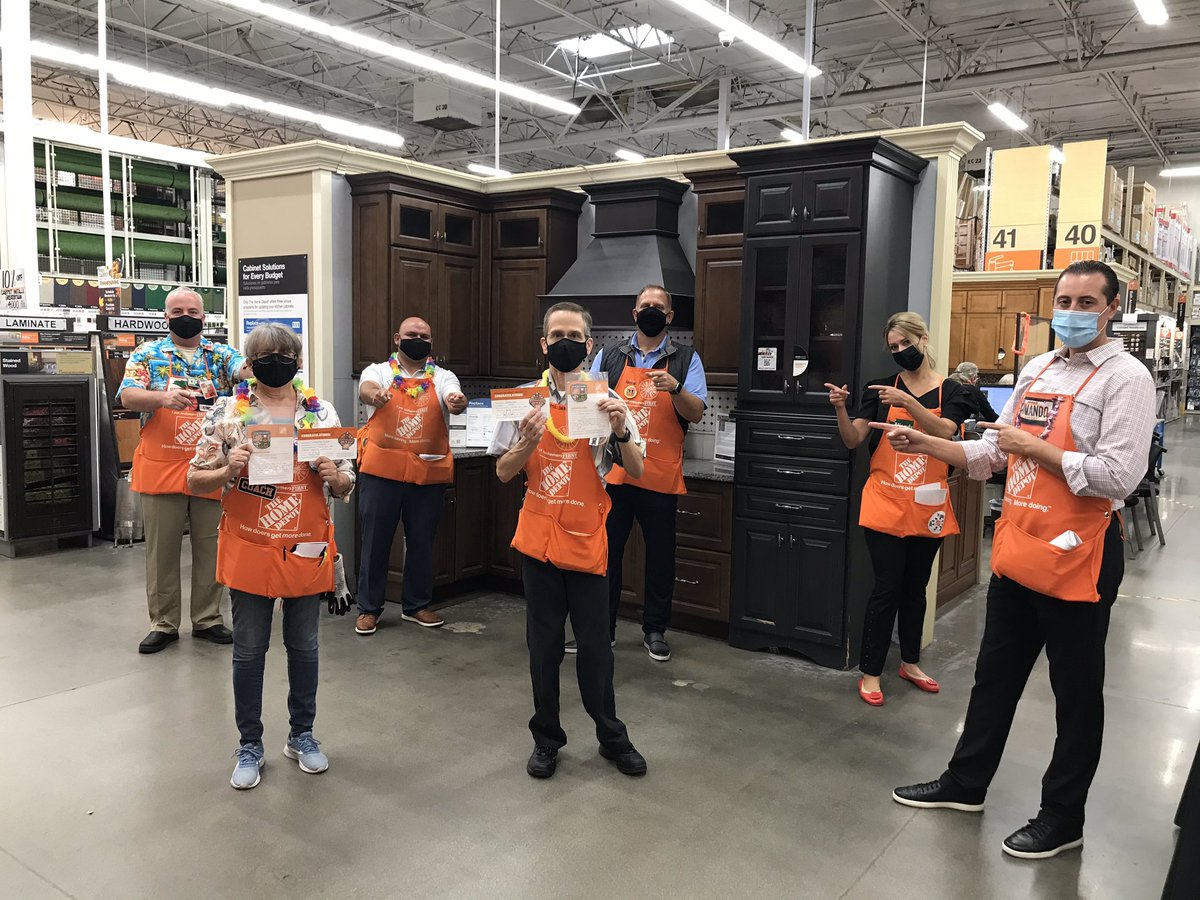 Hayden, Wendy and Armando showing some recognition to our top performers. Executive Homer badges for specialty and services. Great job Jimmy, Jeanette and Donna. Thanks for all you do. <a href="/JeffKellerHD/">Jeff Keller</a> @downeypackerfan <a href="/Steven_Mousseau/">Steven Mousseau</a> <a href="/THD_Gabby/">Gabrielle Sandvik</a> <a href="/AndresM_1982/">Andres Marquez</a> @jeanettepevans