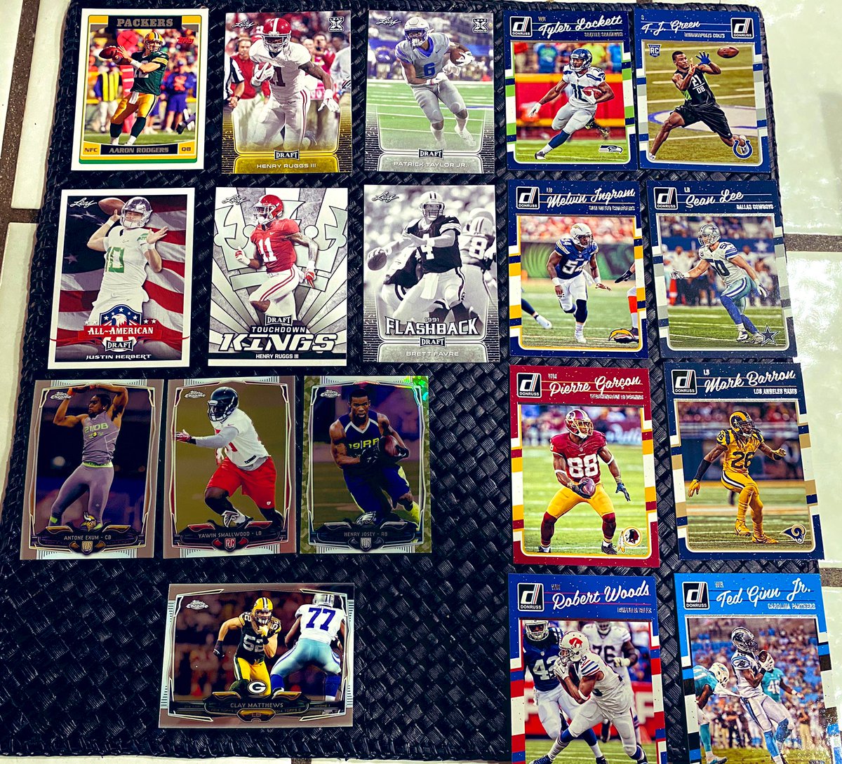 AGaggleOfKids's tweet photo. Took a little trip to @Walgreens to grab some cereal for the kiddies & had to pick up an NFL Prime Pack & a random Topps Chrome Pack! Here is what I pulled! #PinkRefractor #Refractor #Herbert #Arozarena #RuggsJr #Nico https://t.co/7IiW6Gyvt1