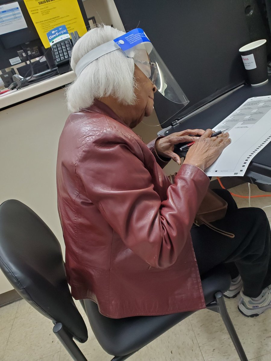 ExaltedHigherTV's tweet photo. @thereidout My 90 yr old Mom, rocked her vote! @DorothyMRobinso https://t.co/eYfJMsnlrB