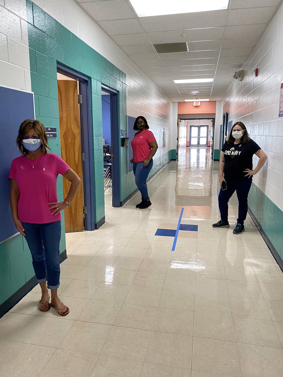 DabneyElem's tweet photo. Teams @DabneyElem support Breast Cancer Awareness. @ESde39 @MissRoberson16 @tyrekaward_ https://t.co/yQY2F1AvEC