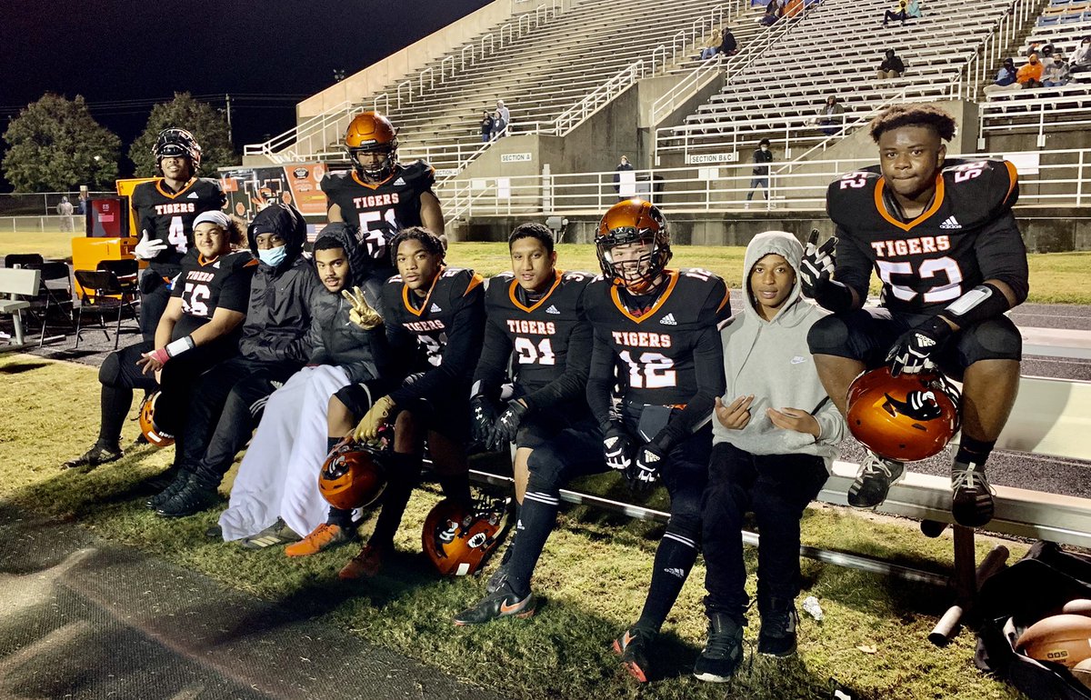 YourSportsEdge1's tweet photo. Hoptown Tigers WIN 44-0 against Madisonville. https://t.co/657ShKUUti