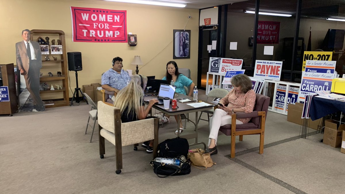 Christ0pherAZ's tweet image. A fantastic phone bank tonight to help re-elect President @realDonaldTrump at the Sun City Republican office!!

A YUGE thank you to @DebbieLesko for calling in tonight to thank our amazing volunteers, our #TrumpGroundGame is going to #KeepArizonaRed! #LeadRight