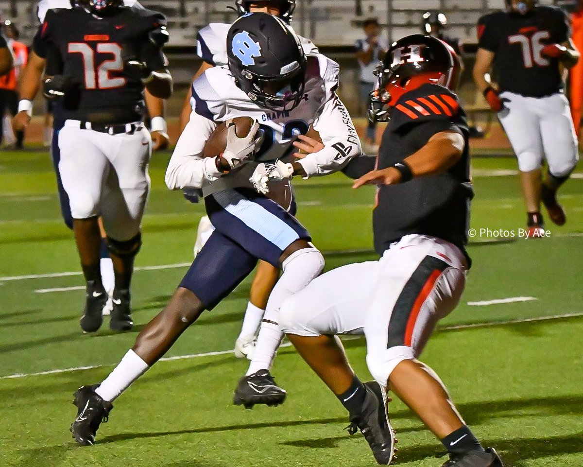 Photos_ByAce's tweet photo. The @Hanks_Football  trails @ChapinFootball  43-24 at the half #HPEZ #losphotogs #epheraldpost #TXHSFB https://t.co/Pd4DfiIIqi