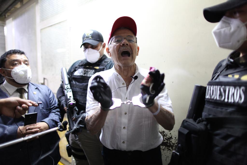 HUGOROSZ's tweet photo. @yeidckol @CFigueroaDDHH Una vida dedicada al conflicto.
Ese es #cesarMontes.
Detenido en Guerrero, no por México, no por morena, no por GN, sino por la #INTERPOL_CBT
Esos terroristas que defiende #lopez y #morena https://t.co/HxZruy2Ex6 https://t.co/HpFF0Gem6R