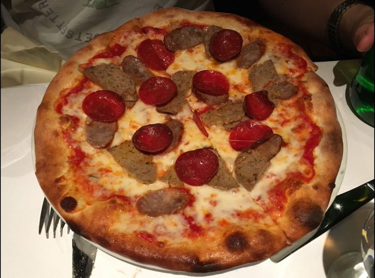 PrimoPiattoNY's tweet photo. Delicious pizza and Italian food for pick up or delivery.
Or, join us at the restaurant and dine inside or out!

Online Ordering: https://t.co/0hgV2ZzOT3

#italianrestaurant #italianfood #pizza #huntingtonny #longislandpizzeria #longisland https://t.co/kV41qIFwNO