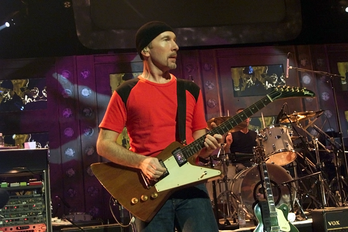 dark_shark's tweet image. U2's The Edge On All That You Can't Leave Behind At 20: "It Was A Natural Moment To Reboot" #interview #reissue rollingstone.com/music/music-fe… #superdeluxeboxset amazon.com/gp/product/B08…