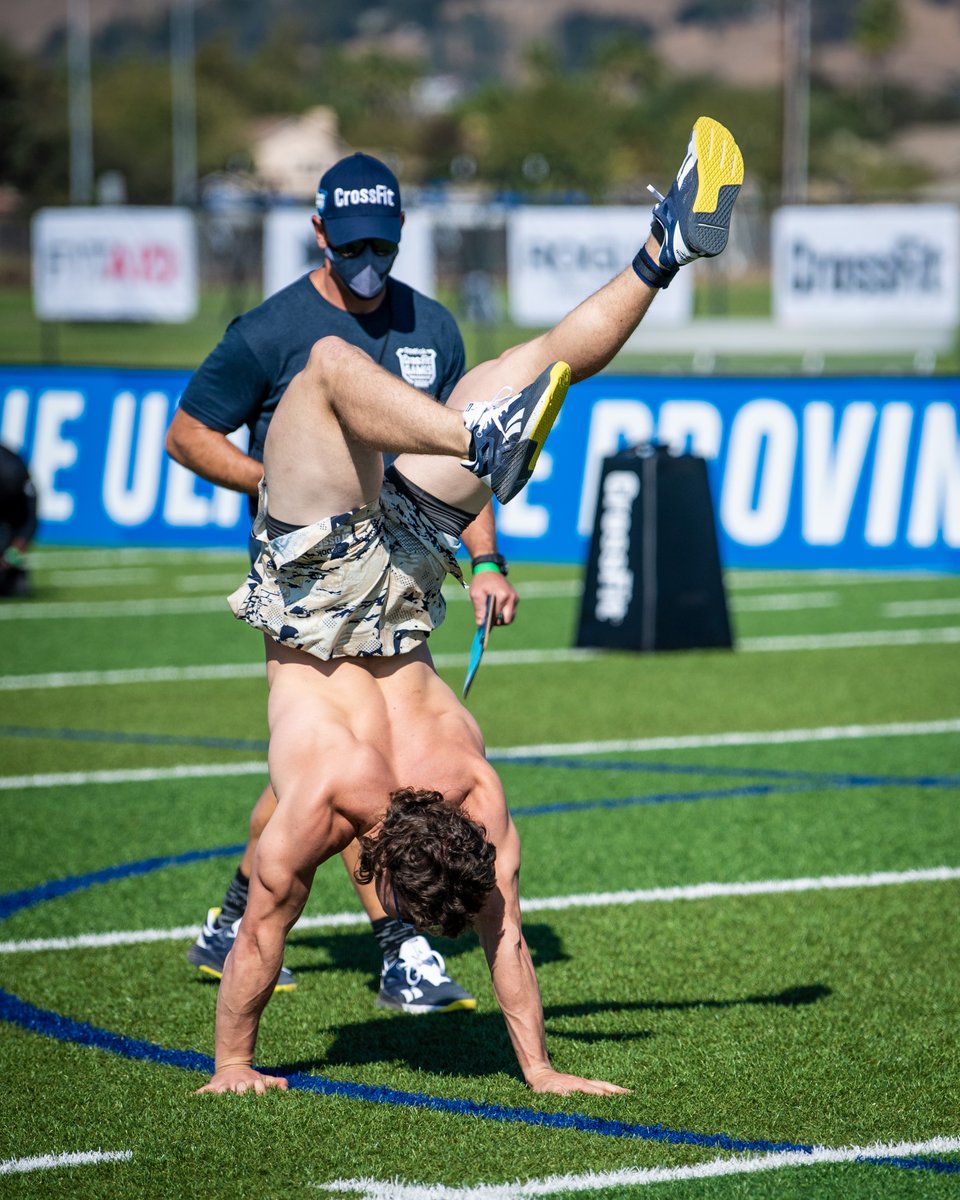 CrossFitGames's tweet photo. A man with a mullet clearly has a plan. Justin Medeiros broke the handstand walking in Event 4 into 5-yard increments, pacing his way to second in Handstand Sprint behind @mathewfras. The rookie sits five points behind Jeff Adler after four events. https://t.co/5wsV0fhgEU