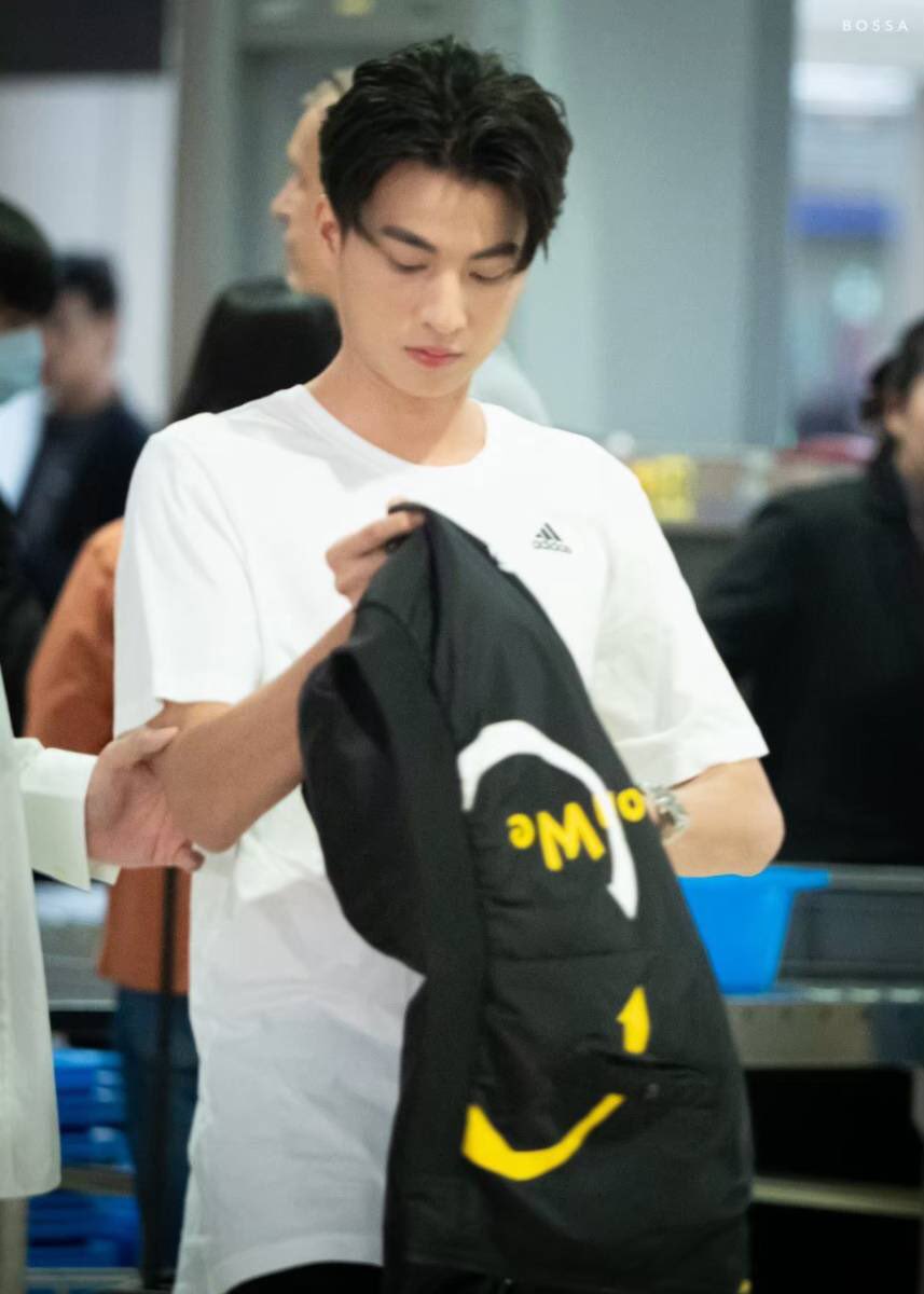 PhotosGulf's tweet photo. @gulfkanawut #GulfKanawut #ลูกบอลของคุณบิ๊กกลัฟ https://t.co/SSjqxeivBD