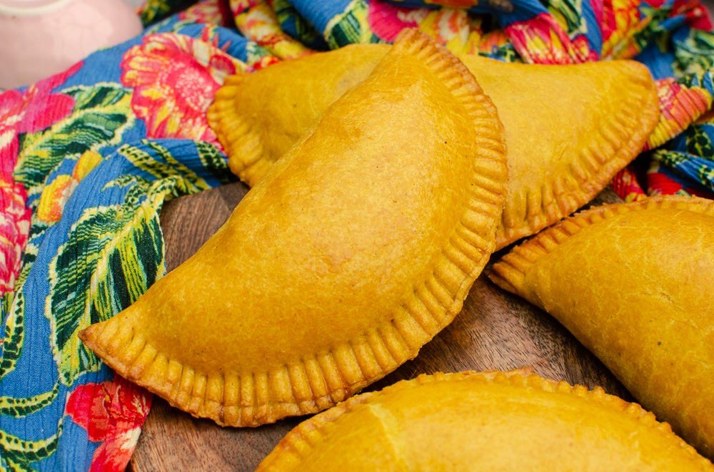 sidemoonblue's tweet photo. Since we are still on the topic of food let’s me just say that curry chicken and Jamaican beef patties are some of the best foods out idc https://t.co/maSyRt9PtF