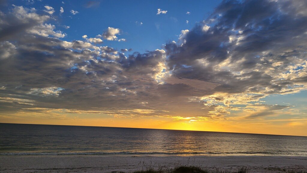 btp00's tweet photo. Sunset Port St. Joe, Florida. @spann https://t.co/vqQ6V5VOnS