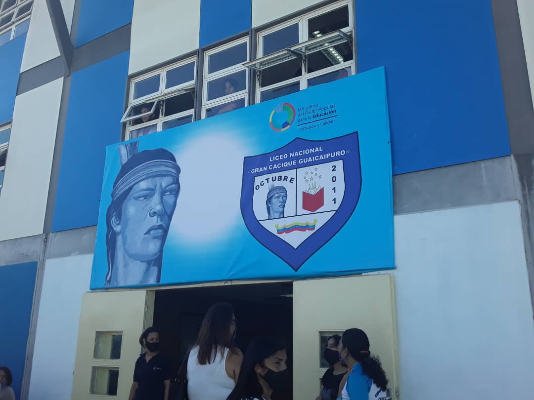 CircuitoCaribia's tweet photo. Acto de entrega de morrales a los niños y niñas del 1er grado de las escuelas Pedro Pérez Delgado "Maisanta" y la Bicentenario Samuel Robinsón por parte de la Jefa de Zona Graciela Rapisarda @MPPEDUCACION @ZonaEducativaDC @jorgerarguello @psuvaristobulo @CircuitoCaribia https://t.co/I3mcZrFeEr