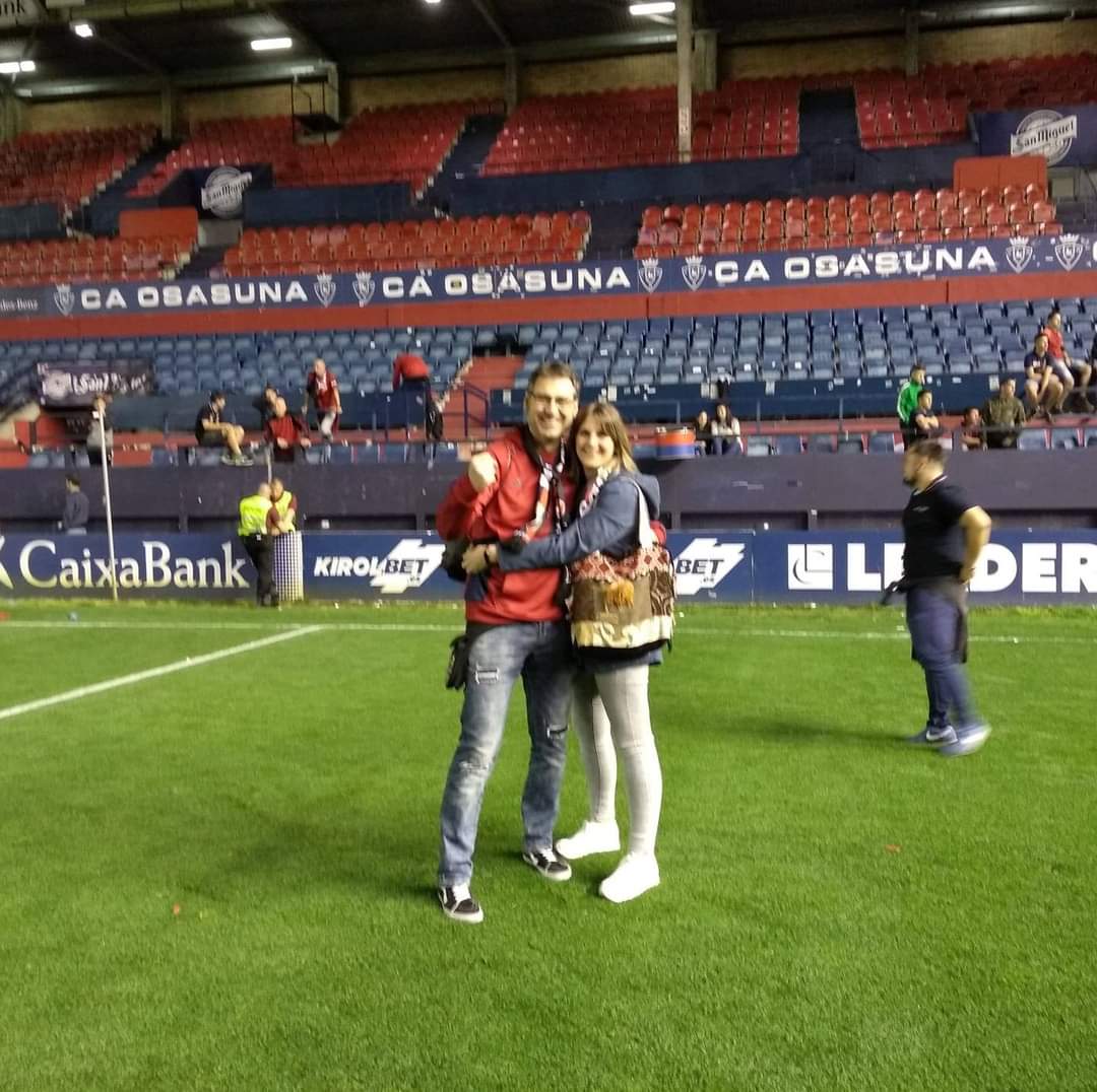 begotxurri's tweet photo. #MiVidaConOsasuna son los momentos vividos con la mejor compañía de mi compañero de viaje @Pipa_CAO y muy orgullosa de transmitir el sentimiento rojillo a los q han llegado después. Aqui algunos de ellos y muchos otros q se quedan en la memoria. Zorionak @CAOsasuna https://t.co/8n2RcM3qDq