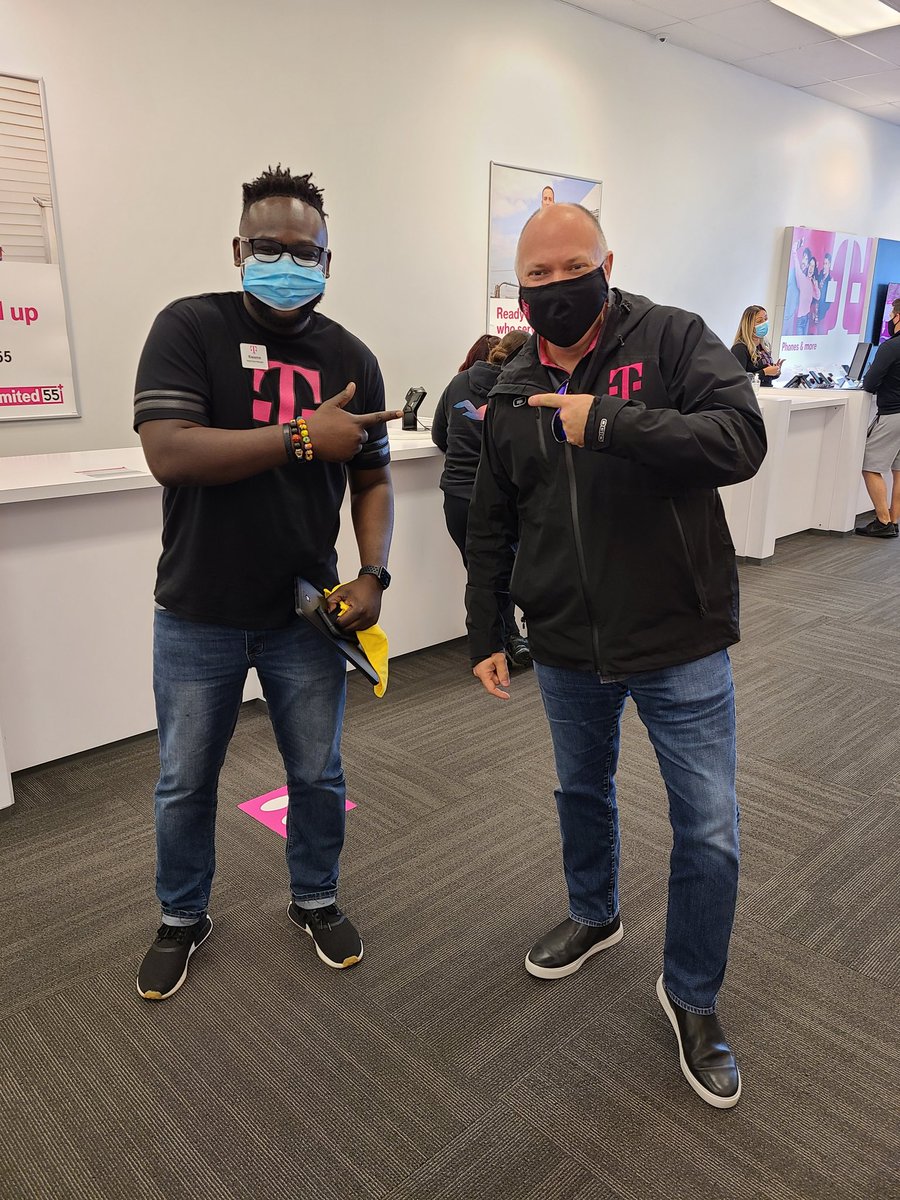 agyekum_t's tweet photo. It was an honor to finally meet @JonFreier. What a great guy!! @ChrisShepard001 @TracyNolan_ @HuezoEric @brittheidler #southneversettles #TexasDNA #TXEastElevates @TMobile https://t.co/gBpORGsdFn