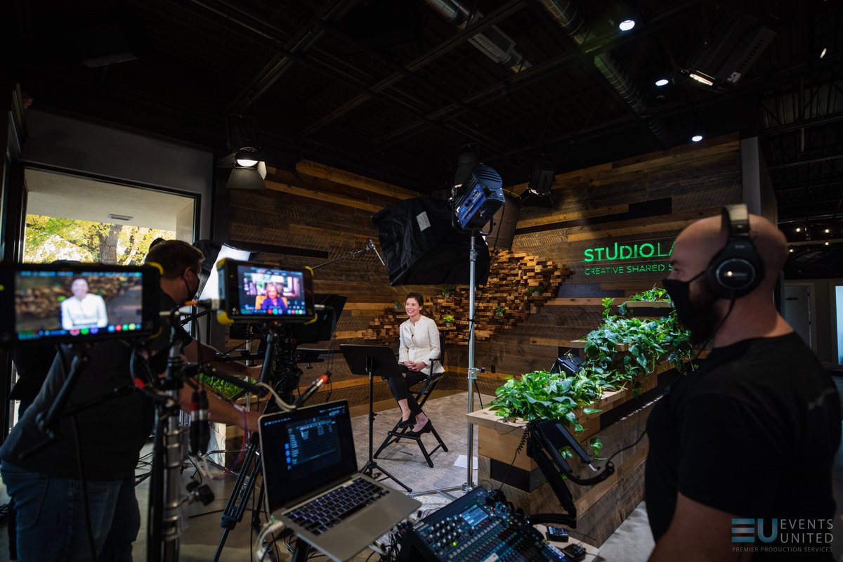 EventsUnited's tweet photo. Can’t do your luncheon in person? Do it virtually! That was the @NHWomensFndn's solution. Yesterday we produced their powerful annual luncheon at @StudioLabNH with special guest @HillaryClinton!
📸: @thomasonlauren_ https://t.co/eCsZ2UvAxJ