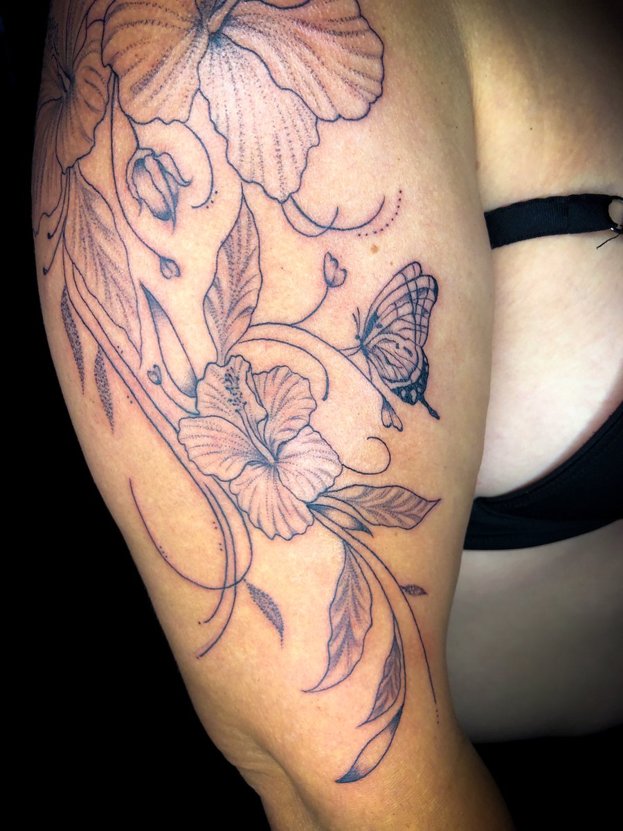 chuloMtzTATTOO's tweet photo. Gracias por la confianza y buena onda! @so0l.b #pinchestudiodetatuajes #tattoosliners #tattoblack #blacktattoo #tattoosexis #tattoogirls #tattoosdelicadas #flowerstattoo #flowerstattoos #flores #barridosdelicados #mediamangatattoo #barridosprolijos https://t.co/f8BSP39PLA