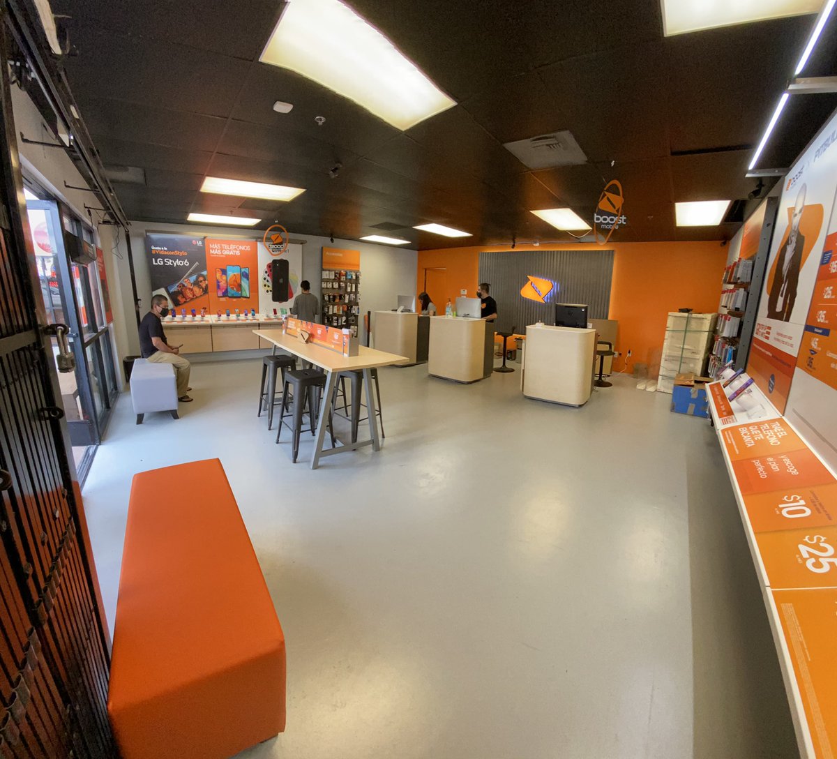 bdotro120's tweet photo. Congrats to the team at Infinity in Santa Ana!! New 4.0 remodel!! #swboost #dealsforreals #gotboost #cashmeinside #boostmobile #OrangeCounty @Boost_CeeWalls @Boost_PMadz @dahlquist https://t.co/ptc9YcLs0H