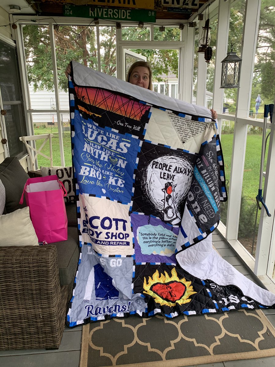 rashelle_wilcox's tweet photo. Shoutout to my girl @Kelly_Ingle for this amazing #OneTreeHill blanket as an early birthday present, if I can’t snuggle with you, I guess this blanket and my #LucasScott shirt will suffice 😘 (you’re the #BDavis @SophiaBush to my #PSawyer @HilarieBurton) #ClothesOversBros https://t.co/SIhbqdZvnk