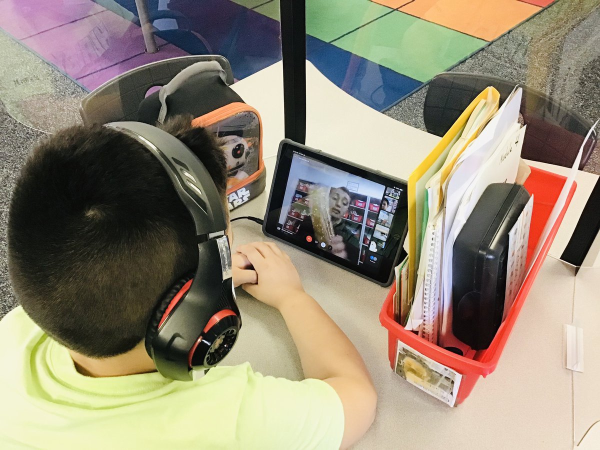 Thank you Mr. Anthony for reading Mind Bubbles to some of our classes today. We are so lucky to have such amazing Positive Behavior Support Staff (PBSS) in TUSD! #estockeaglessoar #PBSS #SEL #WeAreTUSD
