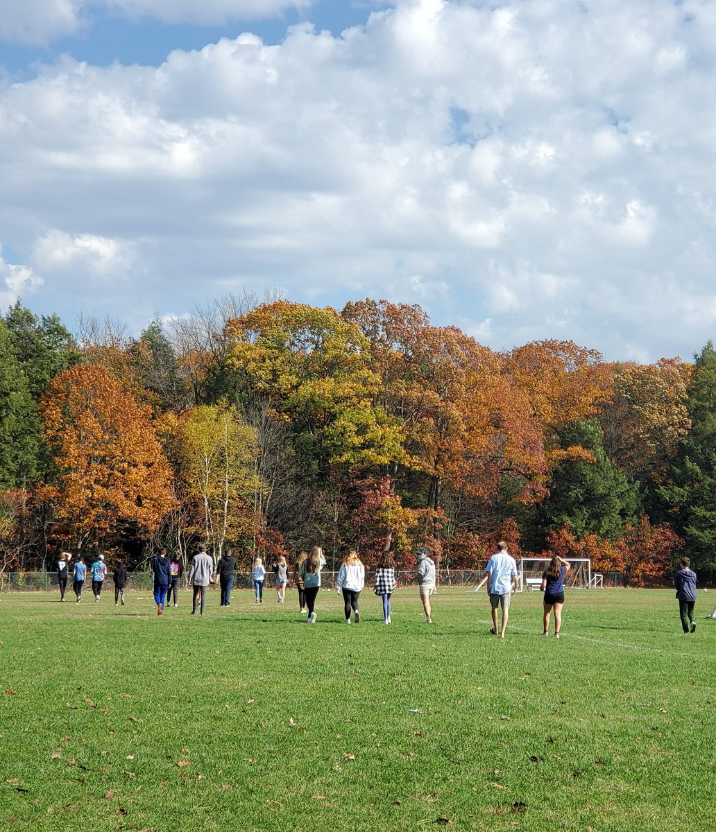 Robergecms's tweet photo. It was hard to go back inside after today's mask break. #amazingOctoberDAY @CMSPrincipals @CSDCommunity @CSDAmyMinor https://t.co/2ElLZLtFdc