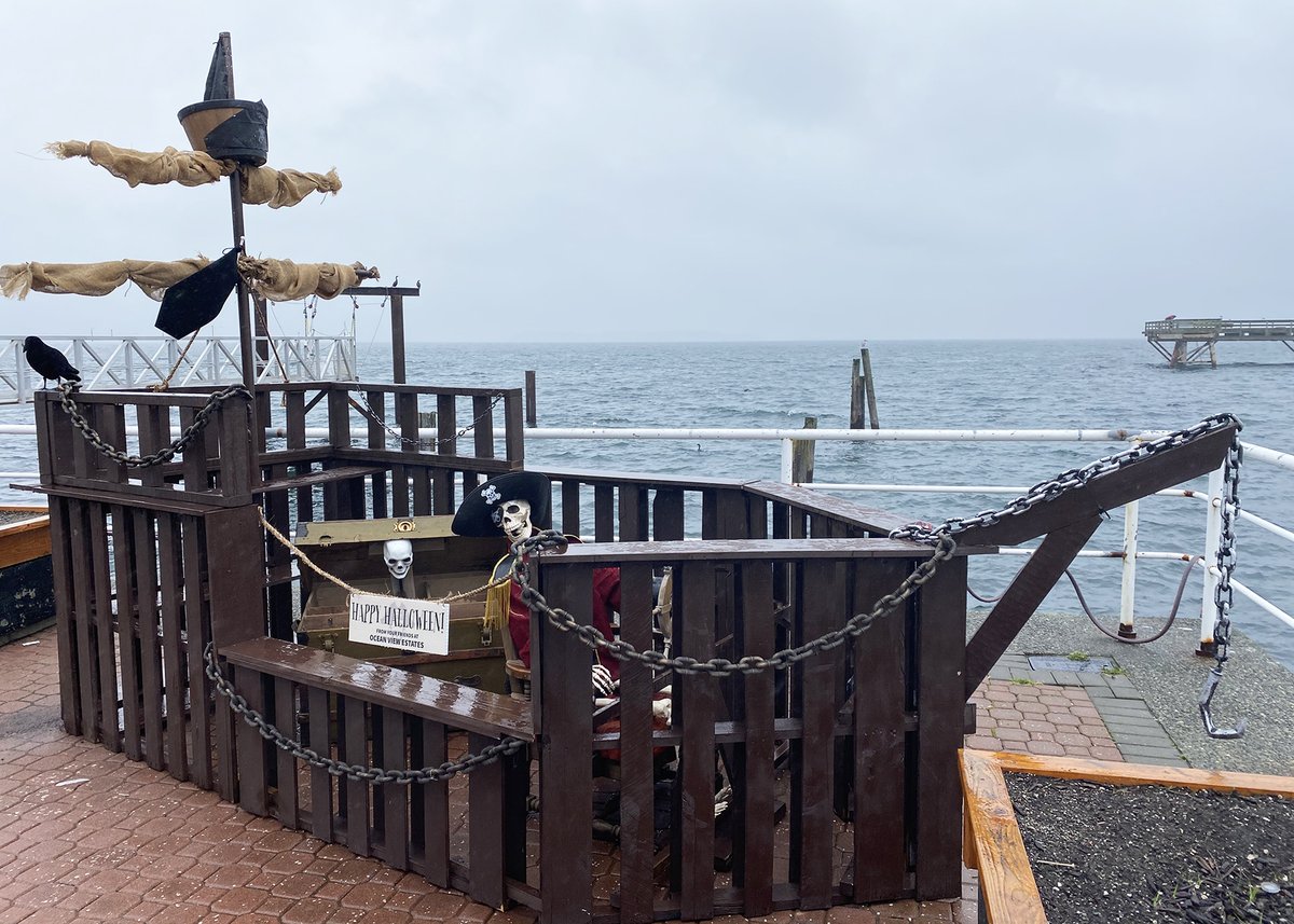 townofsidneybc's tweet image. Sidney is looking truly SPOOKTACULAR!🎃Find details about Halloween in Sidney at: sidneybia.ca/halloween

Thank you to our local businesses, organizations, and @MySidneyBC for bringing it all together! 
#SidneyBC #ExploreSidney