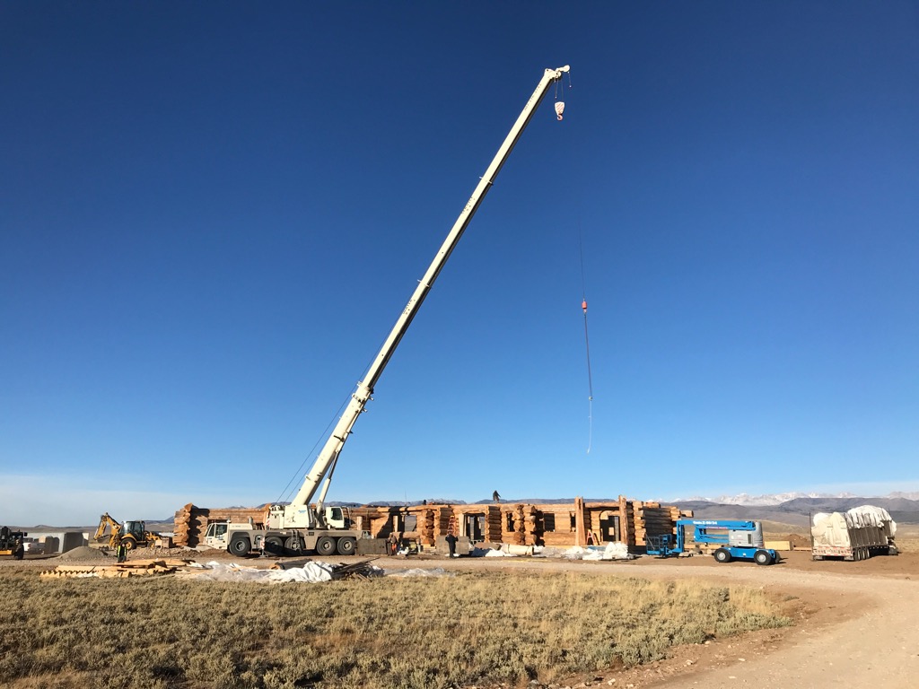 tk_martin82's tweet photo. Down in Wyoming setting up this gigantic log structure, main floor is complete - next week its on to the second story and roof system. 
@PioneerLogHomes 
#timberkings #wyomingloghome #finestloghomesonearth https://t.co/CfclN3WXpD