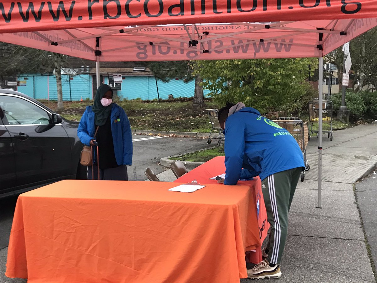 fn_malcolm's tweet photo. @rainierbeach  we all set up for another healing space come and join us at Rainer beach Safeway #rainierbeach #comminty https://t.co/hW94MNA4EE