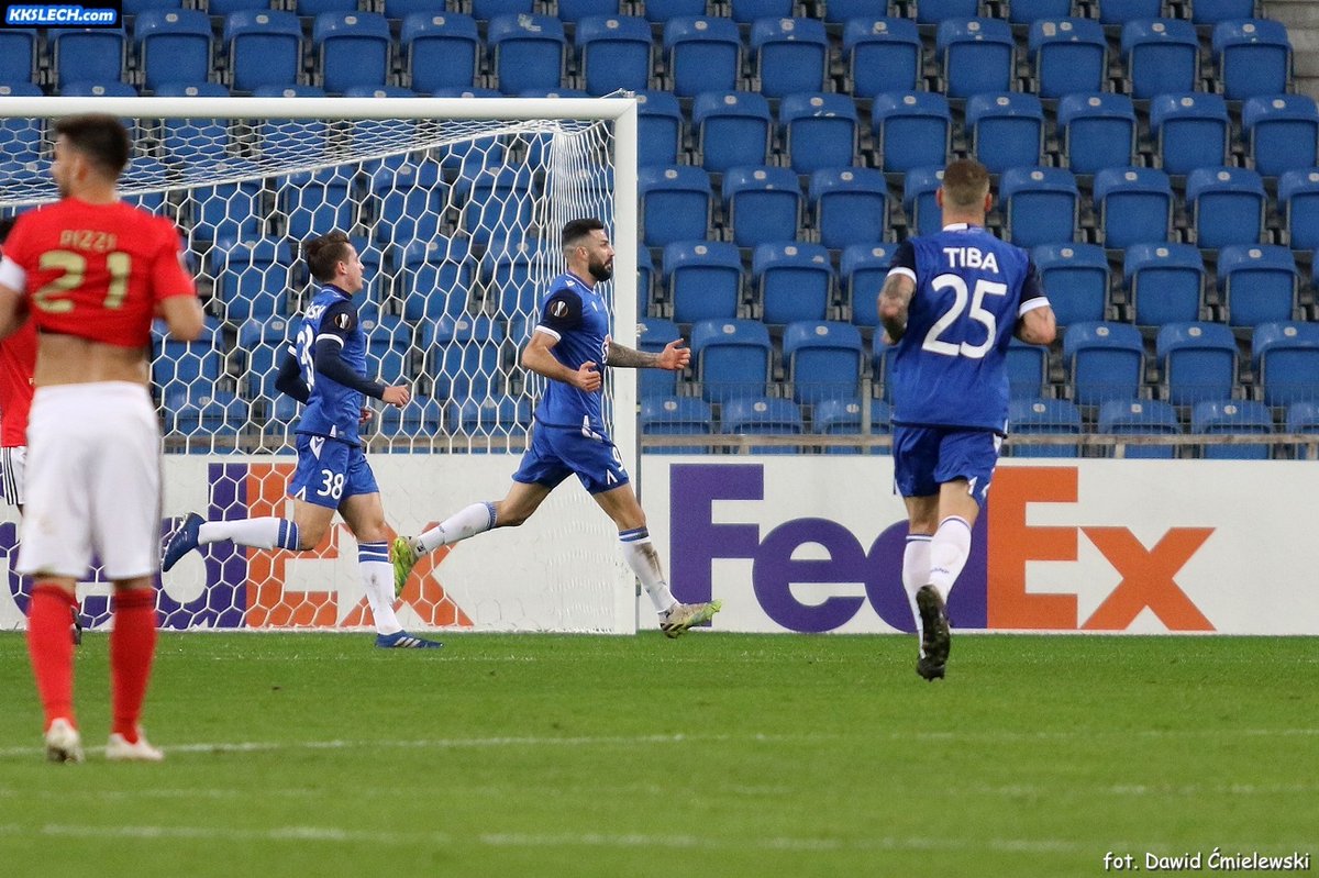KKSLECHcom's tweet photo. Według kibiców Kolejorza najlepszym piłkarzem Lecha Poznań w meczu #LPOBEN #LPOSLB w #UEL był Mikael Ishak (4 wyróżnienie w sezonie) 🔝
1. Ishak (średnia ocen: 4,80) 👏
2. Moder (4,44)
3. Czerwiński (4,22)
---
Dejewski (2,15)
Pełne wyniki ▶️ https://t.co/HEzWFIk6eM https://t.co/hvIxeX6quJ