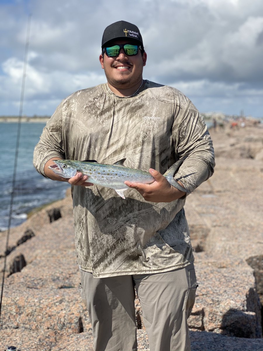 Stxangler96's tweet photo. Check out my first Spanish mackerel! And flexing that @TridentWear cap! #controlthesea #tridentwear https://t.co/ABKNT125nF