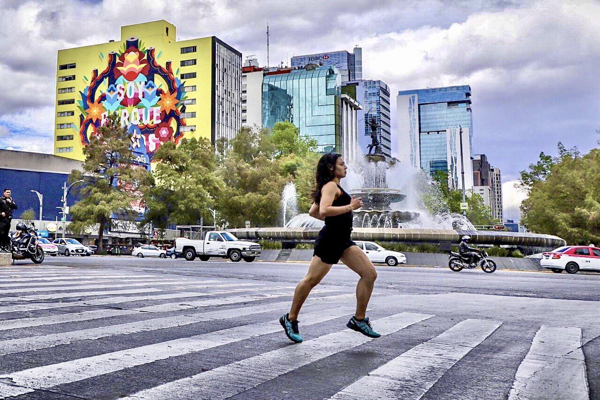eryci79's tweet photo. <<Hay un precepto bajo el cual he vivido: prepárate para lo peor, espera lo mejor y acepta lo que venga>>
Hannah Arendt.
#tb 🔙📸 : @migolalvarez 
.
.
.
.
.
#runtofeel #asicsmexico #imoveme #runmx #run4lifemagazine #pandemia2020 #cdmx #mexico #corredorescdmx #corredoresmx https://t.co/KWxfQtTBzG