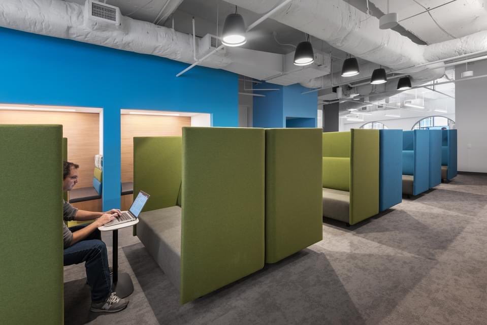 VickersDesign's tweet photo. At @salesloft #VickersDesignGroup gave each floor has its own color scheme. Still, everything ties together to showcase the brand's emphasis on sales engagement. 

Plus each #design gives the specific team the space required to do their best work.

#AtlantaGeorgia https://t.co/UH806wxfAz