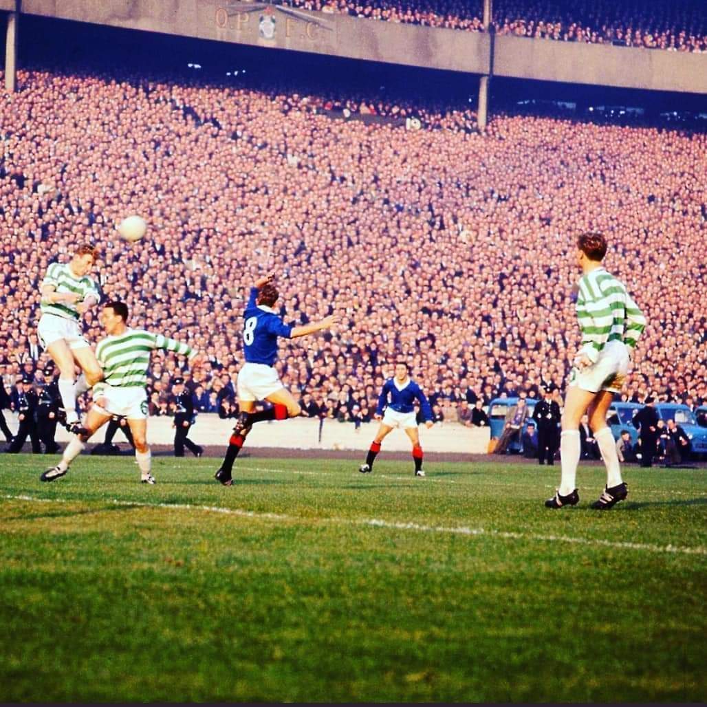 Celtic vs Rangers, 1965. Partidos con 200 lucas de gente in live. Anda a guardar distancia social ahí. https://t.co/rqE0oHfkuL